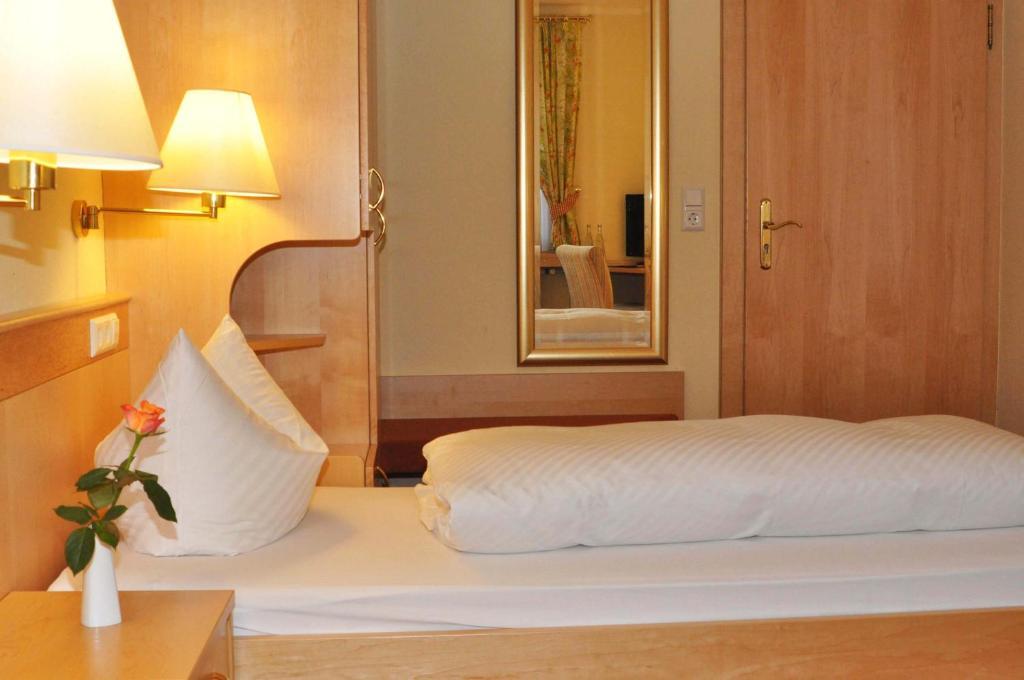 Hotel Gasthof Engel Appenweier Room photo